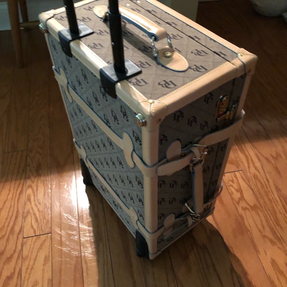 Meet your Posher, Marlene - Picture 4 of 10